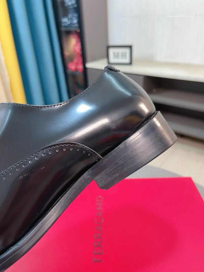 Ex-factory price 560🌸🌸Water dyed cowhide 🆘[Salvatore Ferragamo] Ferragamo’s latest casual business leather shoes for men! Available at counters simultaneously! The fabric is made of specially imported original suede calfskin, and the interior is made of imported water-dyed cowhide. It is absolutely luxurious and leads the fashion trend. Matching code: 38-44 45 customized